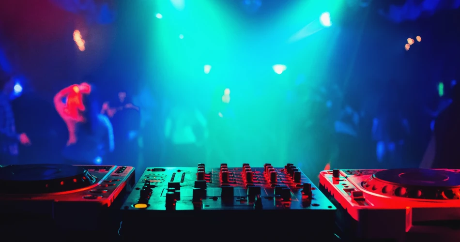 Ventura Nightlife Guide 2026: Where to Go After Dark